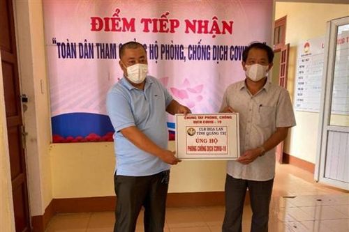 Hỗ trợ cho người dân xã Hướng Tân phòng, chống COVID- 19 và gia đình bệnh nhân 832, 862