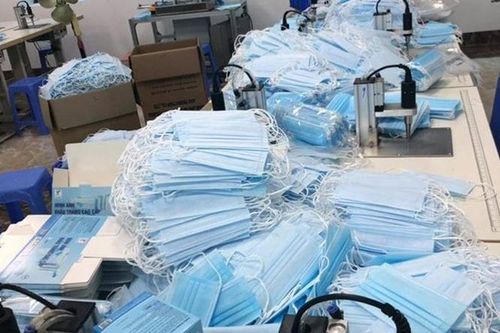 Phát hiện 30 thùng khẩu trang không rõ nguồn gốc