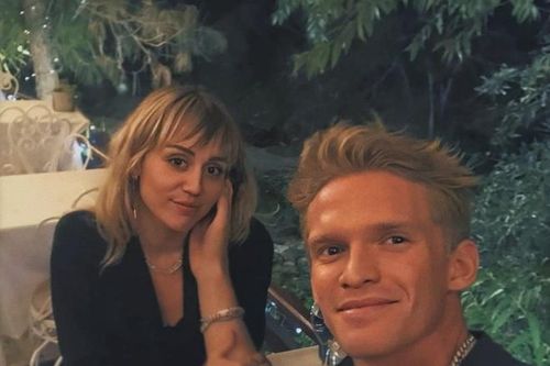 Miley Cyrus - Cody Simpson: Đường ai nấy đi sau 10 tháng nghiêm túc yêu đương?