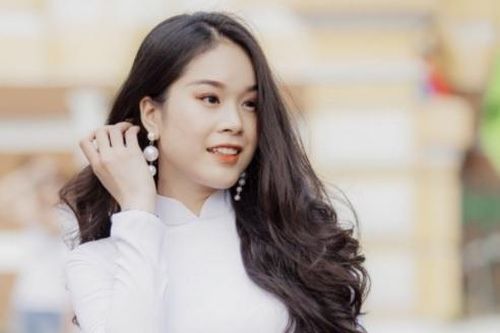 Nữ sinh TP.HCM cao 1,7 m, dự thi hoa hậu