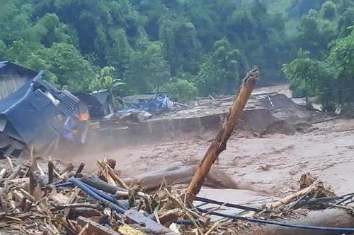 Mưa lớn kéo dài, lũ quét kinh hoàng tại Điện Biên