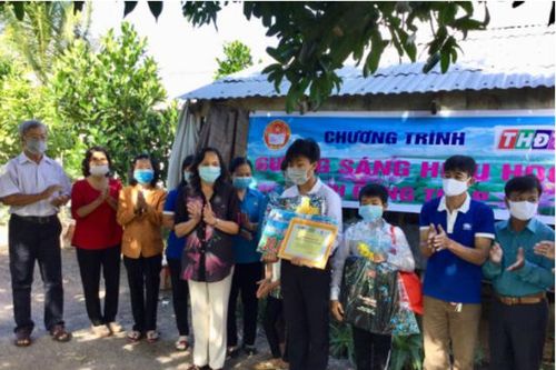 Trao học bổng 'Gương sáng hiếu học'