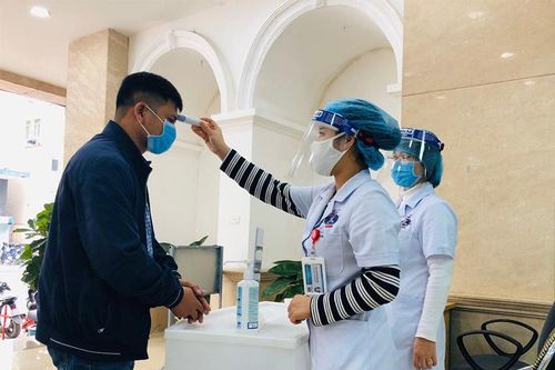 Xử lý mạnh các bệnh viện không thực hiện nghiêm việc lập chốt sàng lọc bệnh nhân