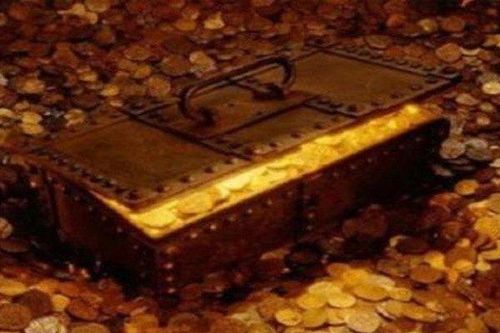 'Thần sông' rút nước để lộ của cải kinh thiên động địa