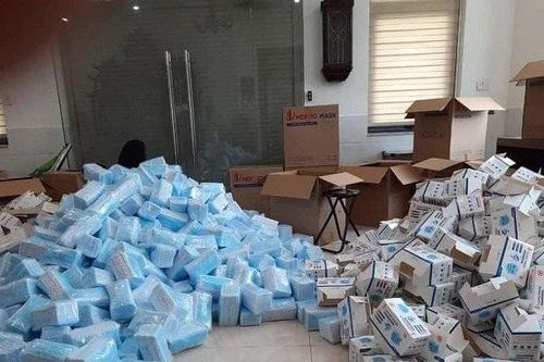 Đột kích 5 cơ sở, thu giữ hàng triệu khẩu trang, găng tay y tế rởm
