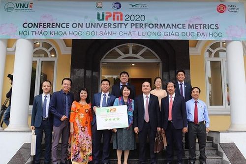 Đại học Nguyễn Tất Thành lọt top 5 trường đại học định hướng ứng dụng đạt tiêu chuẩn 4 sao