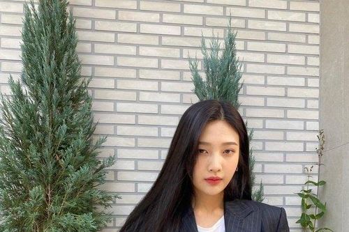 Joy (Red Velvet) bị 'chỉ trích' khi mặc chiếc áo của Dior