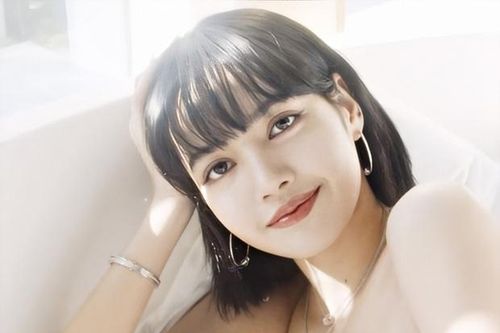 Lisa (BLACKPINK) khoe vòng 1 sexy khiến người hâm mộ không thể rời mắt