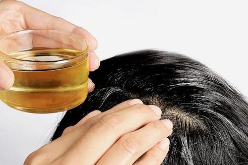 4 bước ủ tóc bằng dầu dừa giúp tóc khỏe và dày
