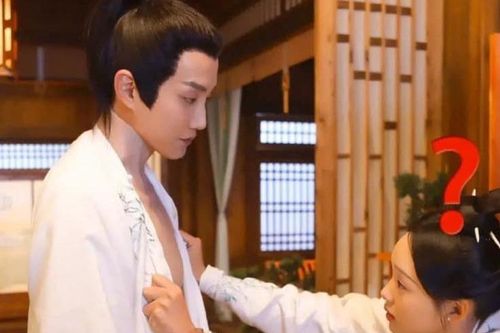 Thanh Thanh Tử Khâm: Nam chính sở hữu body 6 múi giả trân khiến dân mạng cười rớt quai hàm