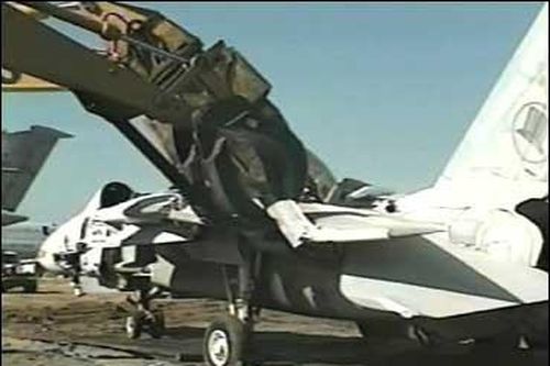 Mỹ thẳng tay băm nát 'mèo đực' F-14 để khỏi lọt vào tay Iran