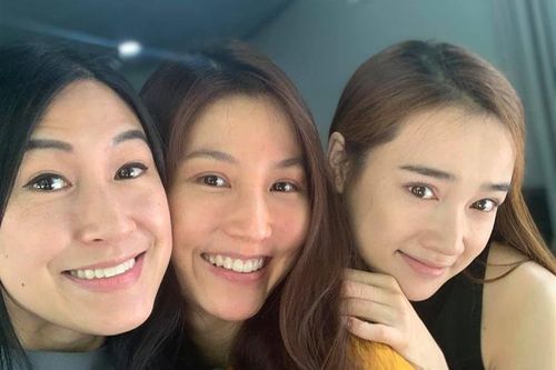 Diễm My 9X đọ mặt mộc cùng Kathy Uyên và Nhã Phương