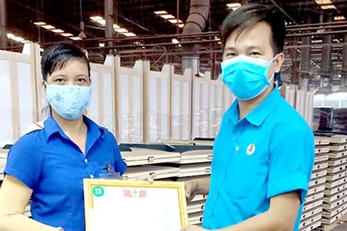 Phân bổ 791 phần quà về cơ sở khen thưởng con công nhân