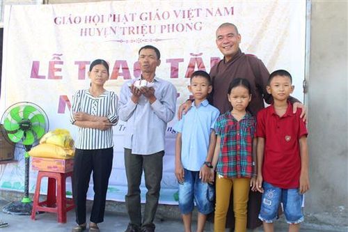 Triệu Phong: Bàn giao nhà từ bi cho gia đình ông Bùi Hữu Đông