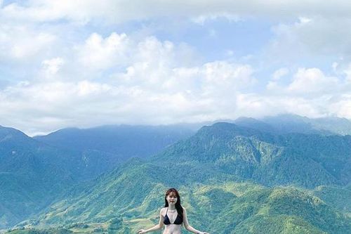 Bị cà khịa có mỗi đôi giày, bạn gái Quang Hải phản ứng cực gắt