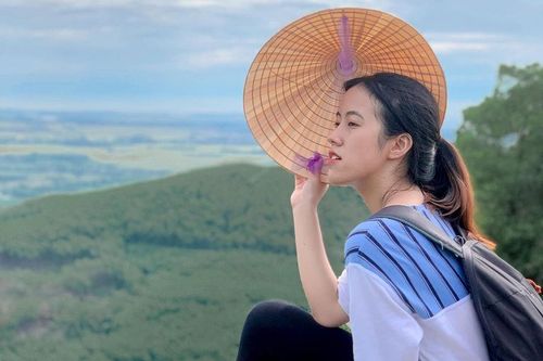 Ngắm núi, săn mây tại đỉnh Hòn Vượn xứ Huế