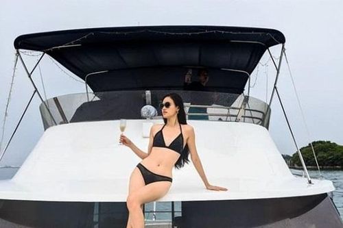 Cuộc sống như mơ của Á quân Next Top Tuyết Lan ở Singapore bên chồng sắp cưới