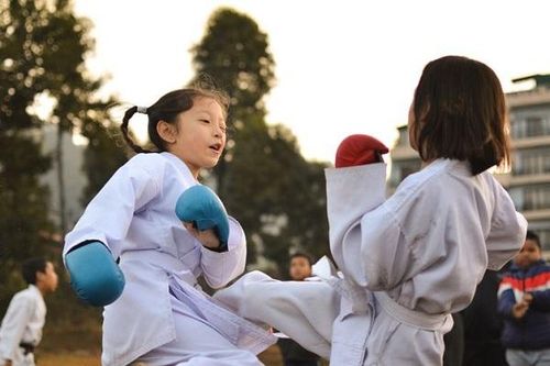 10 kỹ năng sinh tồn cha mẹ cần dạy con từ nhỏ