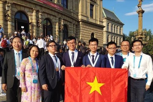 Phát huy hào khí cách mạng, vững bước bảo vệ, xây dựng và phát triển đất nước