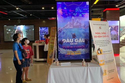 Nhiều điểm vui chơi tại Thủ đô đông đúc trong ngày 2/9