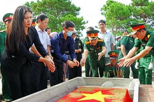 Đắk Nông truy điệu, an táng mộ liệt sĩ tập thể