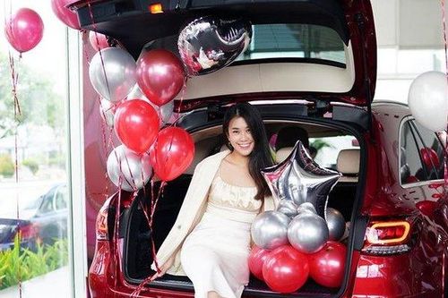 Bóc giá xế hộp bạc tỷ hot girl Ngọc Thảo mừng sinh nhật tuổi 30
