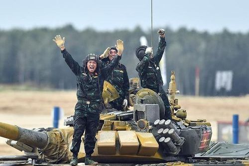 Khoảnh khắc đội tuyển xe tăng Việt Nam lần đầu tiên vô địch Tank Biathlon