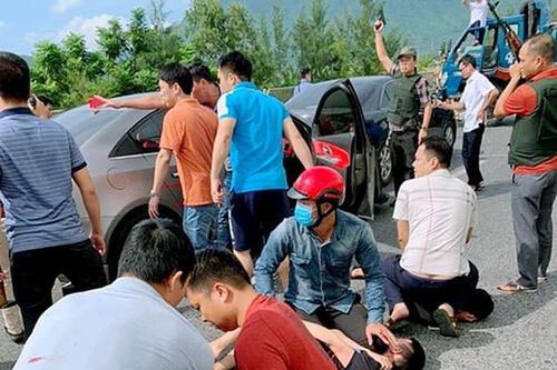 Hà Tĩnh: Công an nổ sung vây bắt nhóm đối tượng vận chuyển ma túy trên QL1A