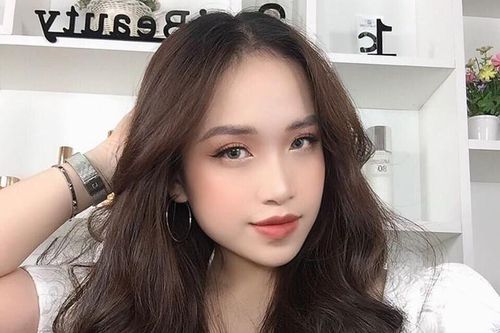 Nữ sinh Ngoại thương đa tài và cách vượt qua áp lực đồng trang lứa