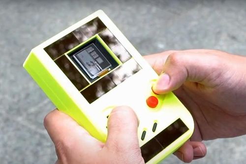 Thiết bị Game Boy chạy không cần pin