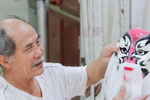 Bí quyết 'thổi hồn' nghệ thuật tuồng vào chiếc mặt nạ giấy bồi