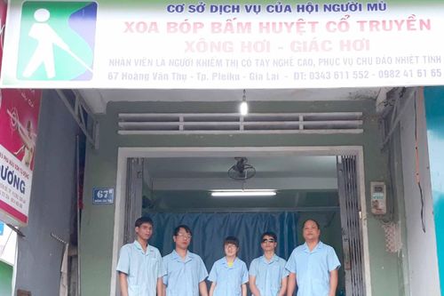 Quan tâm tạo việc làm cho người khiếm thị