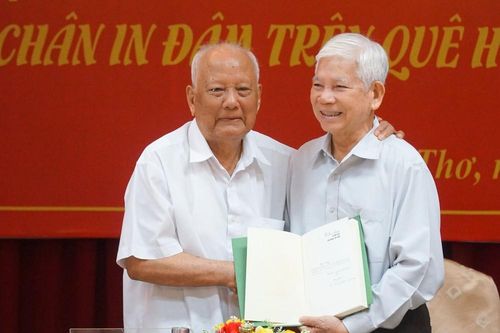 Nguyên Trưởng ban Tổ chức Trung ương Lê Phước Thọ ra mắt sách