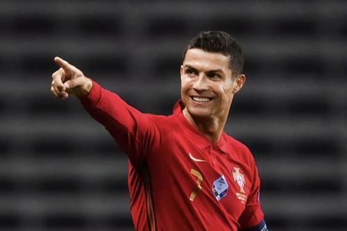 Ảnh chế: Trầm trồ kỷ lục Ronaldo cán mốc 100 bàn thắng cho ĐTQG