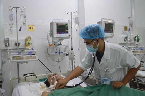 Cứu nam thanh niên bị ho máu sét đánh thoát chết