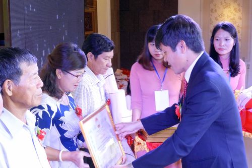 Gia Lai: Khen thưởng các điển hình tiên tiến MTTQ tỉnh