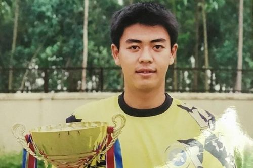 Tuấn Tú 'Về nhà đi con' tiếc nuối khi từ giã nghề cầu thủ