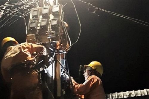 Xuyên đêm khắc phục sự cố trên lưới điện ở Quảng Ngãi