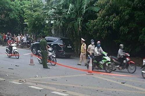 Ô tô con đâm xe máy làm ba phụ nữ tử vong rồi bỏ chạy