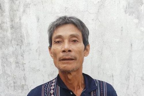 Chặt củi một mình, cô gái bị lão hàng xóm giở trò đồi bại