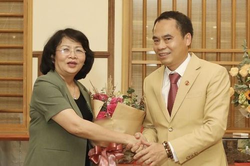 Phó Chủ tịch nước Đặng Thị Ngọc Thịnh thăm công ty Trầm Hương Khánh Hòa