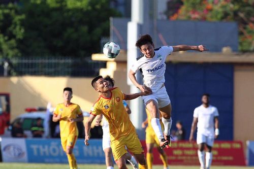Không bắt buộc các CLB xét nghiệm COVID-19 khi V-League trở lại