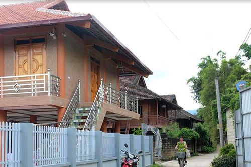 Nhân dân huyện Ðiện Biên thi đua yêu nước, dựng xây cuộc sống mới
