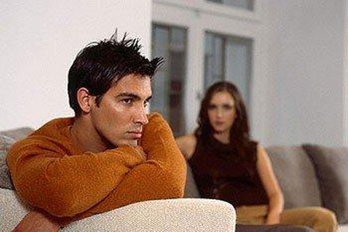 Hiện thực gai góc, sần sùi giết chết tình yêu?
