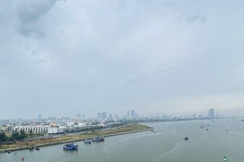 Chùm ảnh: Tàu thuyền Đà Nẵng ngược dòng tránh bão