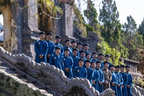 Về chủ trương mặc áo dài ở Thừa Thiên Huế: Đừng vì một vài ý kiến trái chiều mà... 'phá sản'!