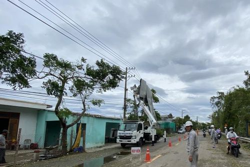 Thừa Thiên Huế: Khẩn trương khắc phục sự cố sau bão số 5