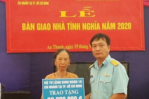 Bộ tư lệnh Binh đoàn 18 phối hợp bàn giao nhà tình nghĩa tặng vợ liệt sĩ