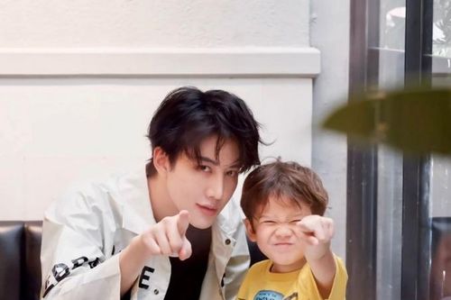 Tình cũ Mike Angelo lên livestream 'tiêm nhiễm' vào đầu con trai những thông tin sai lệch