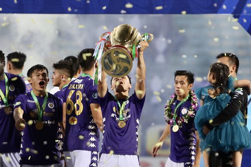 Khoảnh khắc Hà Nội FC vỡ òa nhận cúp Quốc gia 2020 với kỷ lục đáng nhớ